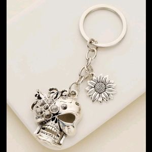 Silver skull keychain New
